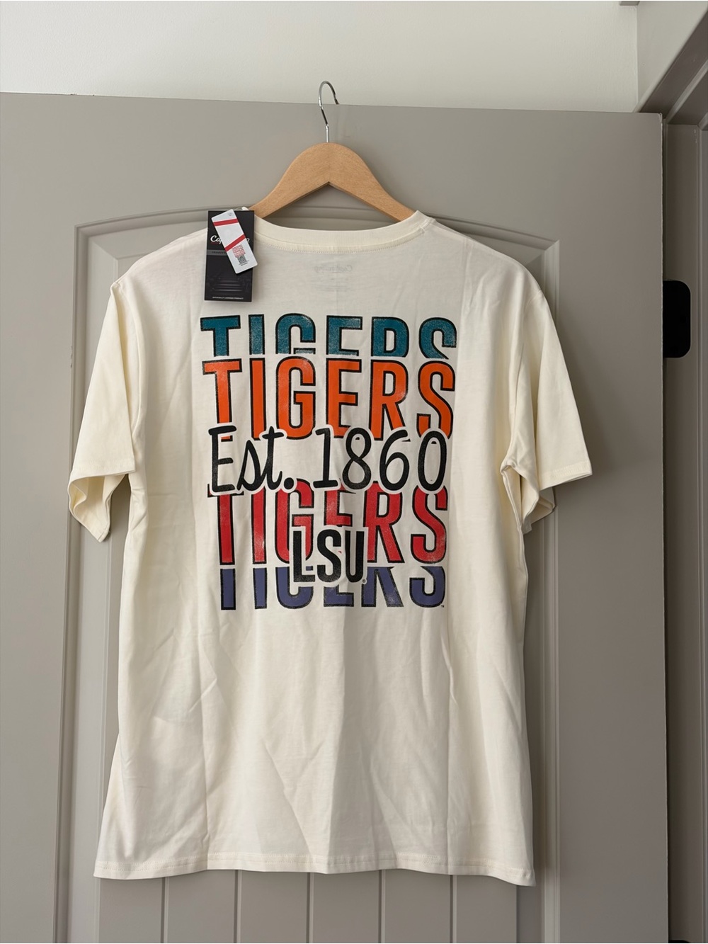 NWT Captivating LSU Tigers T-Shirt Mens Medium Cream Pocket Retro Graphic